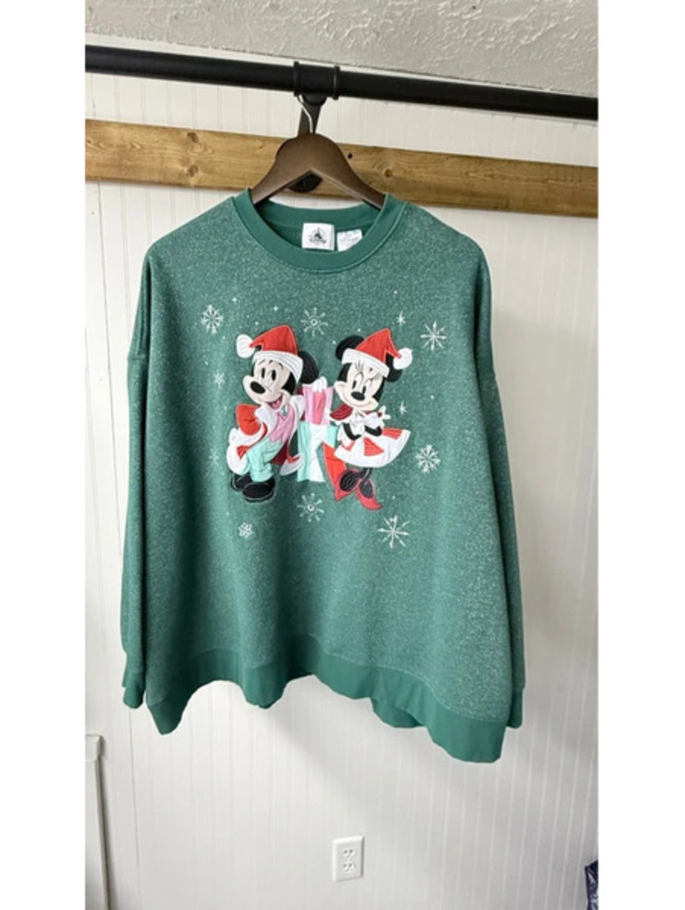 Disney Parks Santa Mickey Minnie Holiday Christmas green speckled sweatshirt 2xl